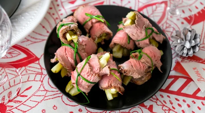 Ростбиф с хреном и огурцами
