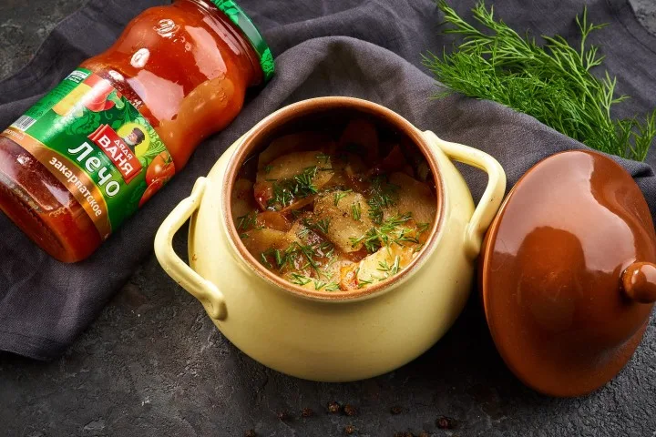 Картофель с овощами в горшочках