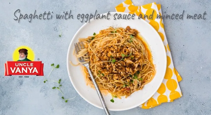 Spaghetti with eggplant sauce and minced meat