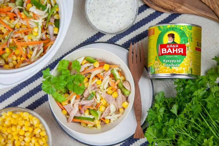 Кукурузный салат c копченой курочкой и болгарским перцем